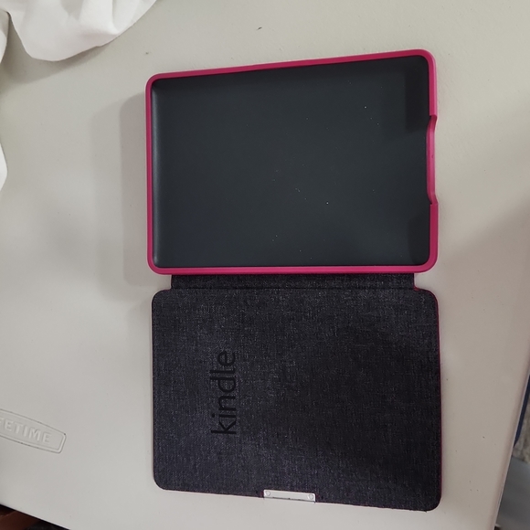 Kindle Case Textured Raspberry Color Magnetic Closure - Picture 5 of 8